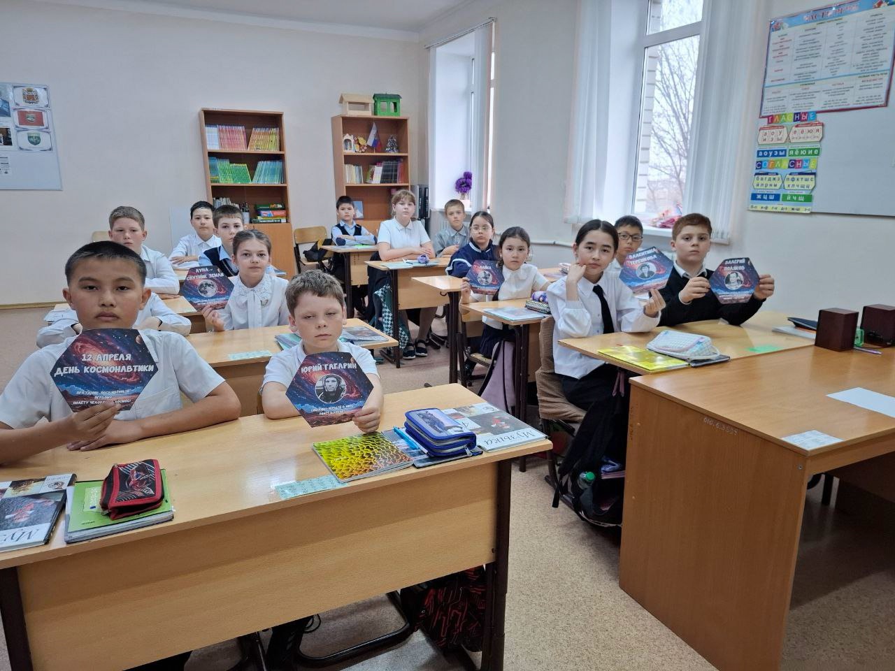С Днем космонавтики.
